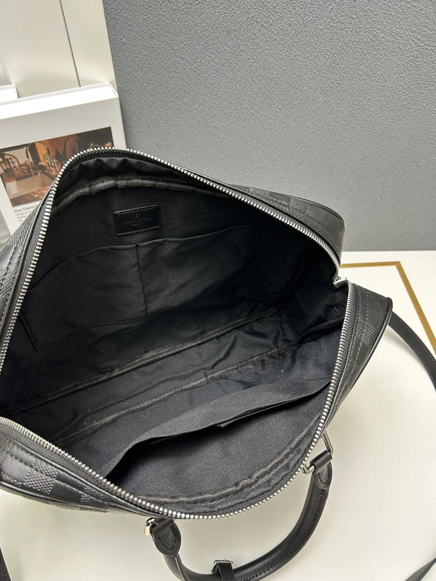 BestValue 409 Louis Vuitton AAA Man Handbags