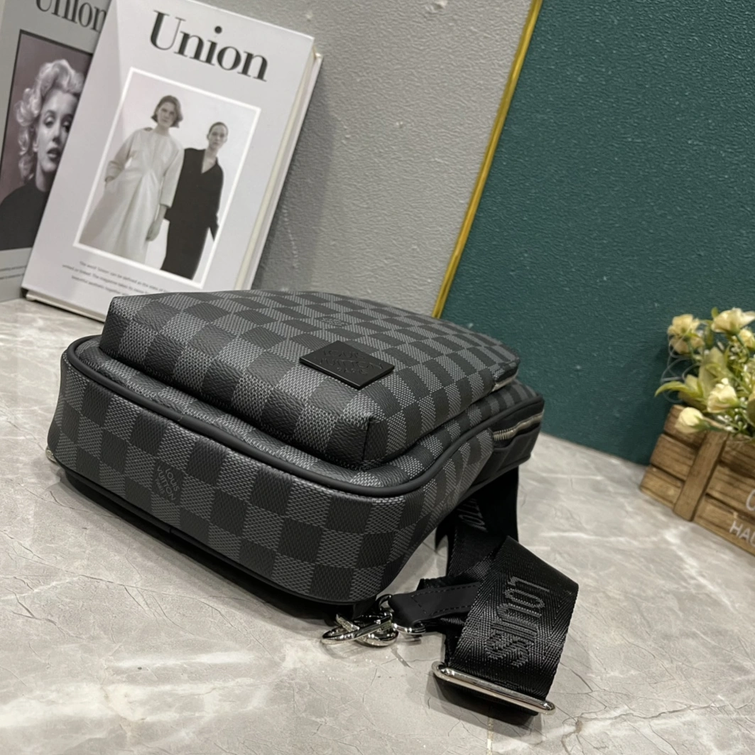 BestValue 6338 Louis Vuitton AAA Man Messenger Bags