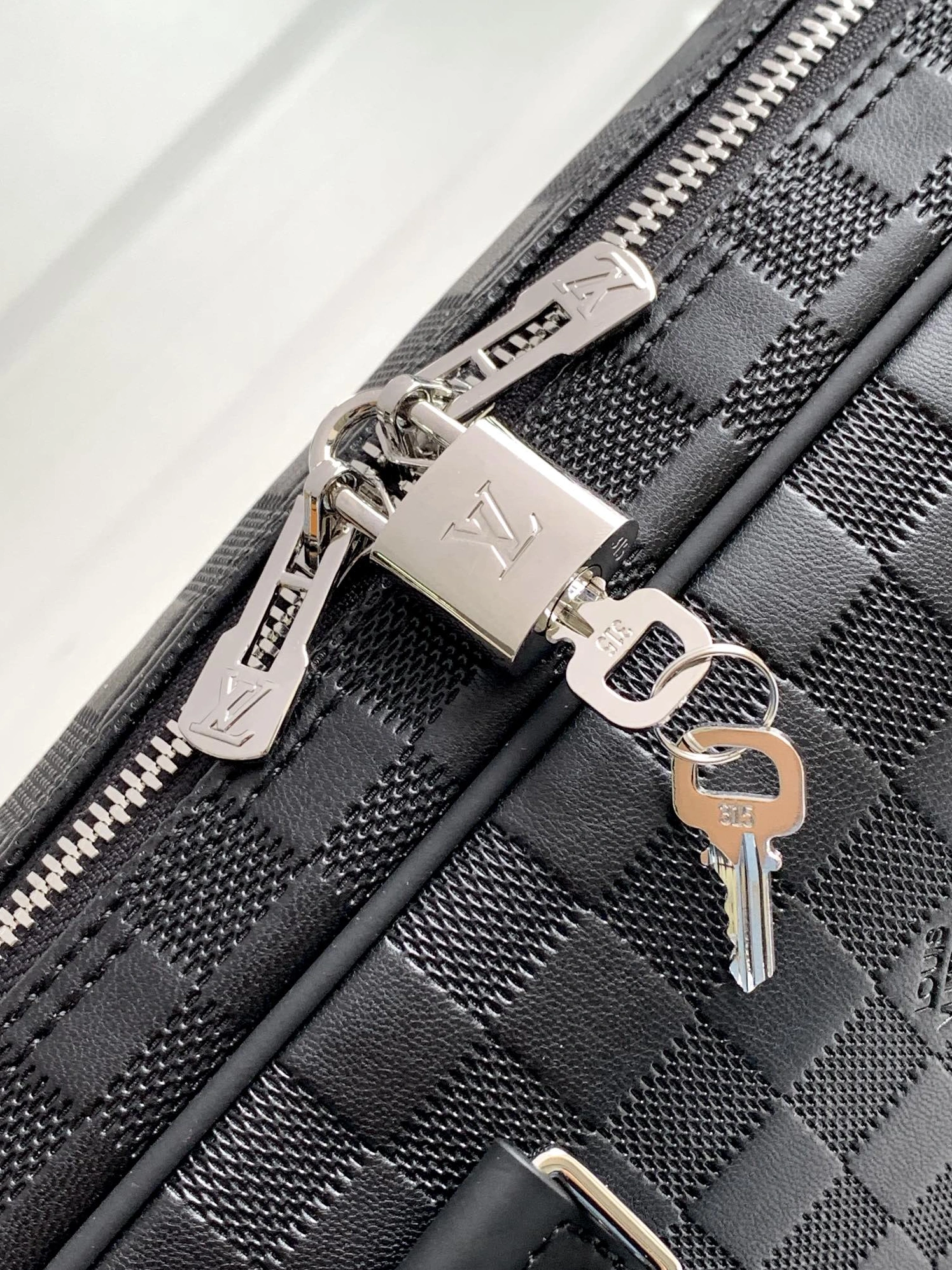 BestValue 6341 Louis Vuitton AAA Man Handbags