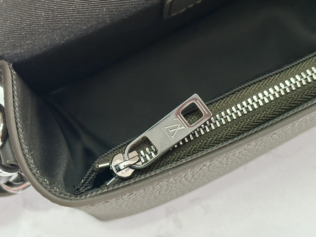 BestValue 6662 Louis Vuitton AAA Man Messenger Bags