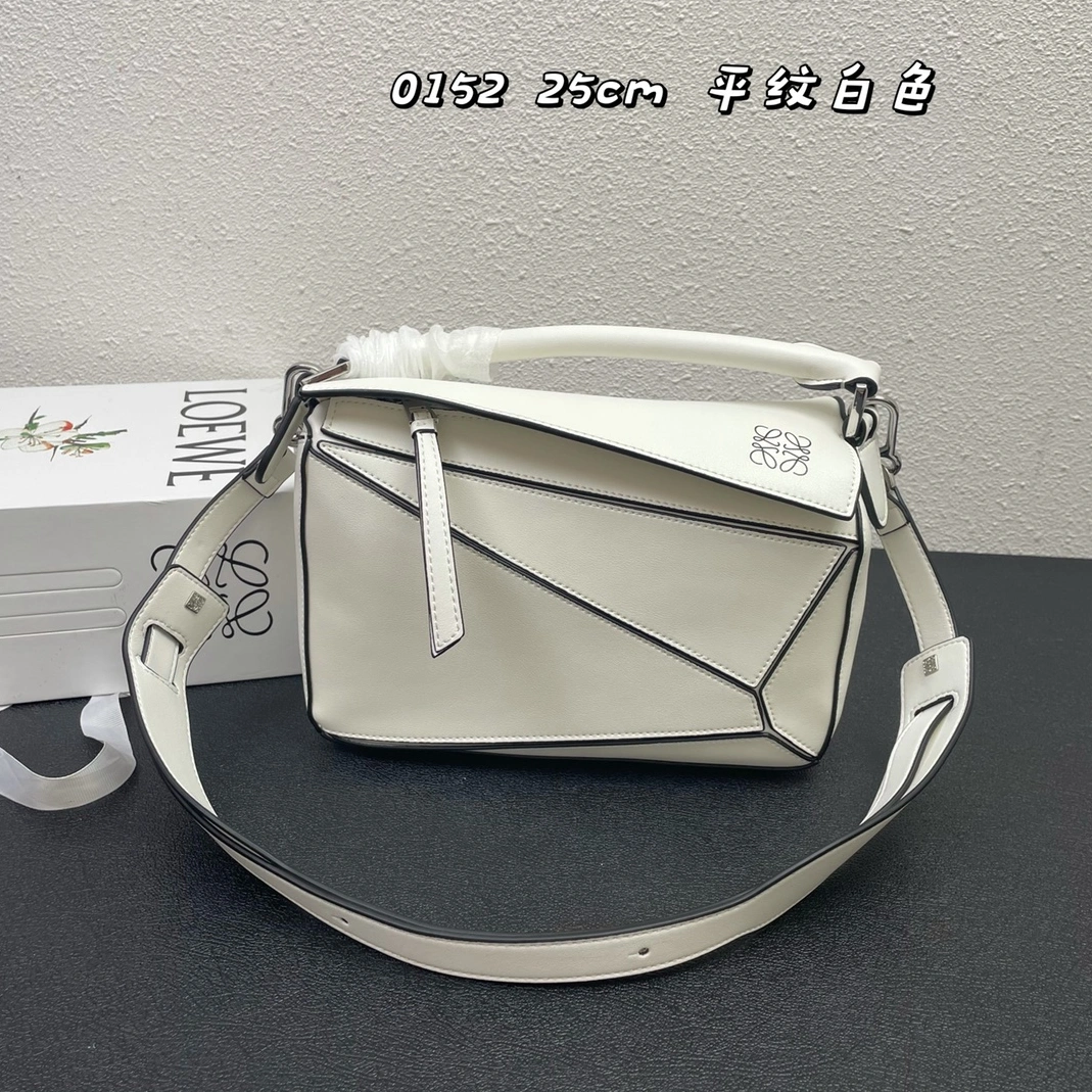 BestValue 7609 LOEWE AAA Quality Messenger Bags For Women