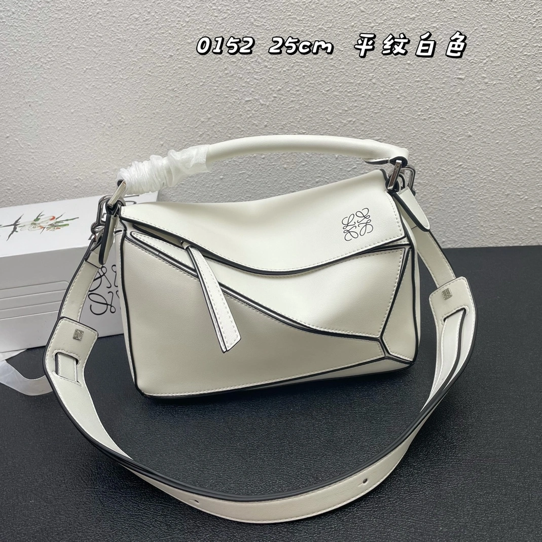 BestValue 7609 LOEWE AAA Quality Messenger Bags For Women