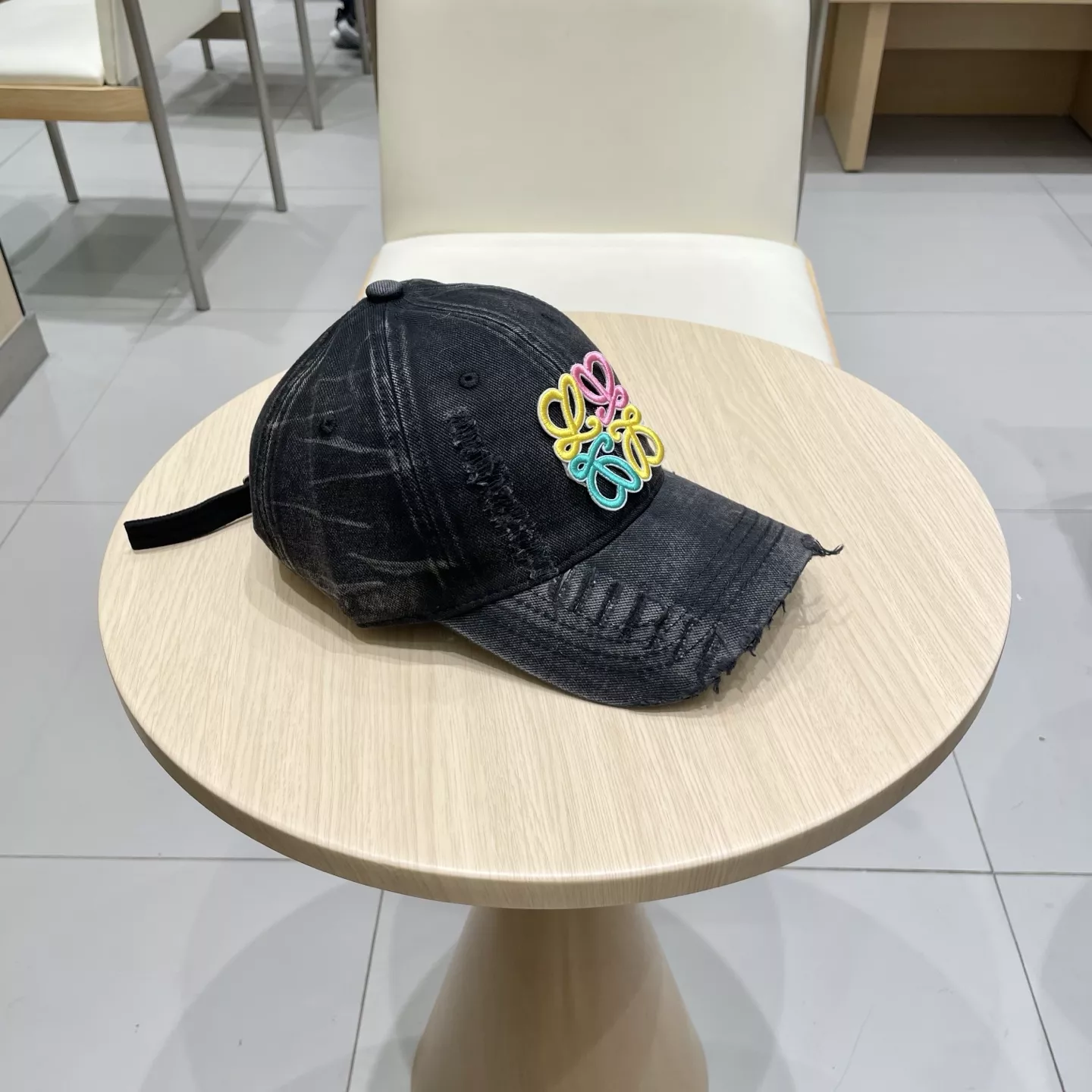 BestValue 8090 LOEWE Caps