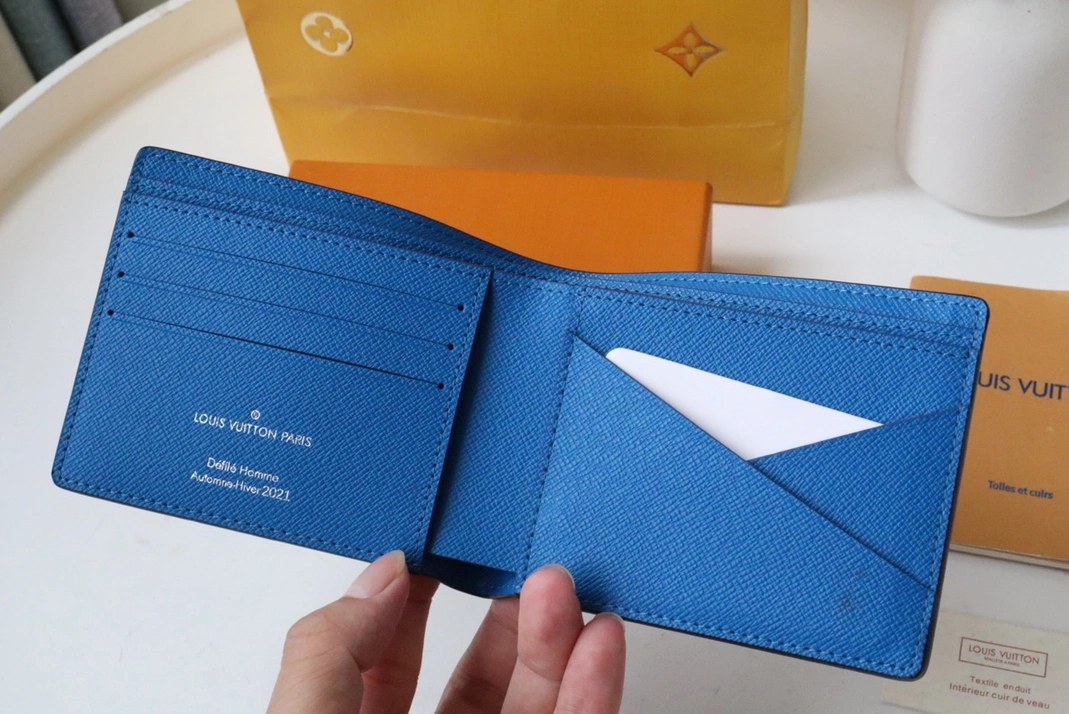 BestValue 8209 Louis Vuitton AAA Quality Wallets