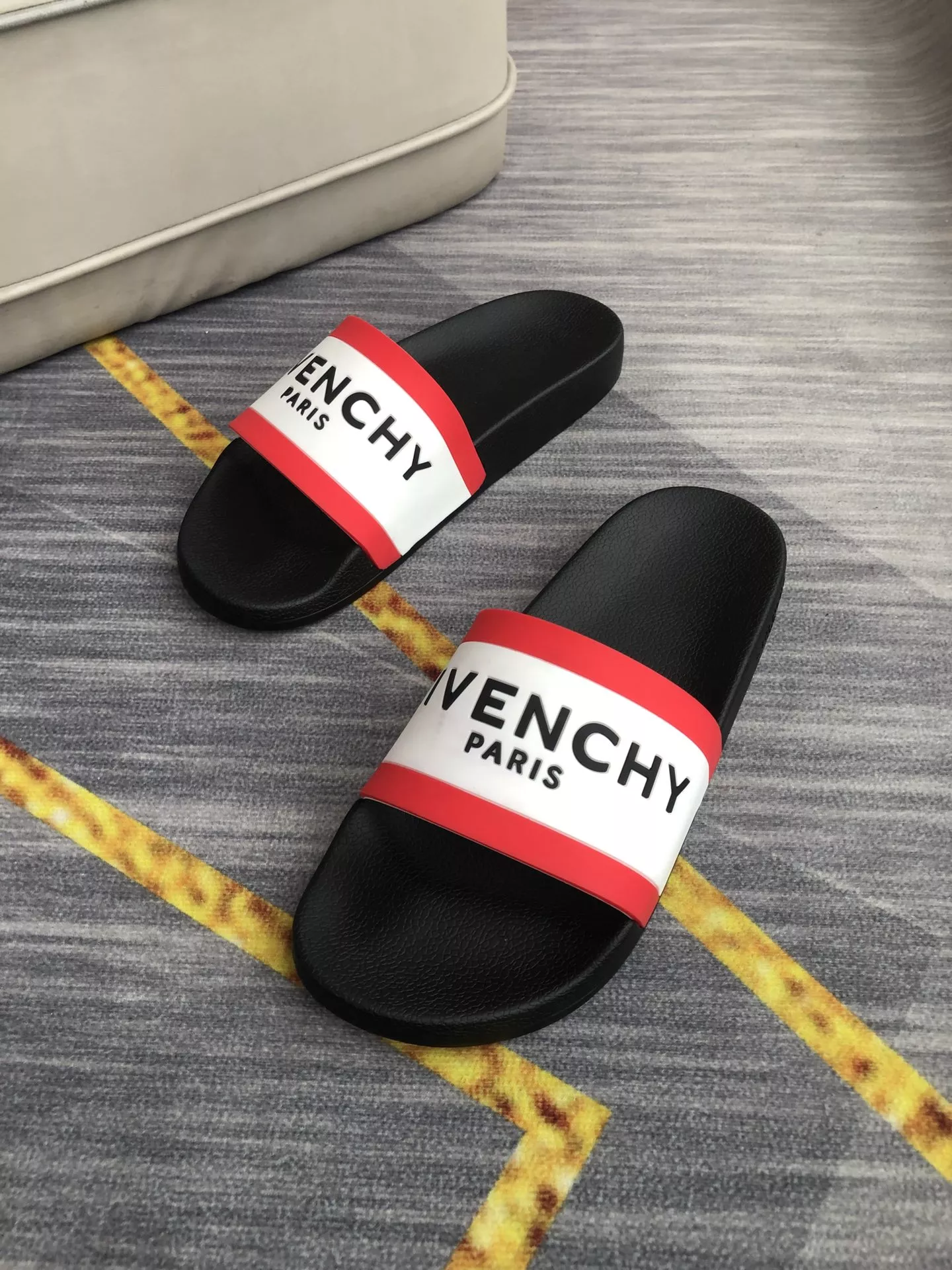 BestValue 8698 Givenchy Slippers For Men