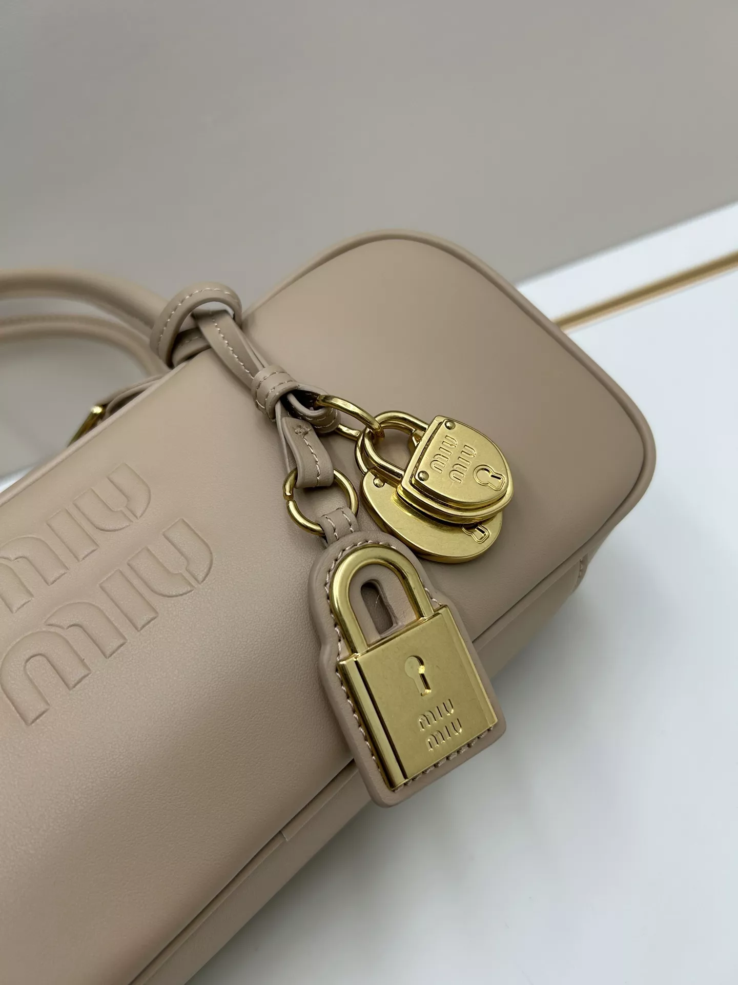 BestValue 9045 MIU MIU AAA Quality Shoulder Bags For Women