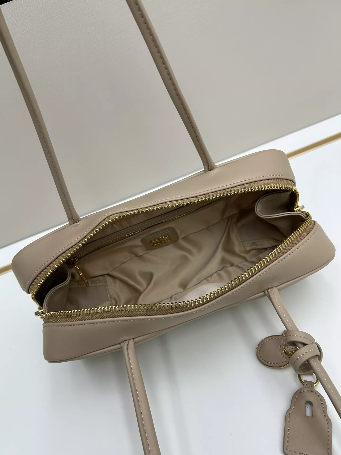 BestValue 9045 MIU MIU AAA Quality Shoulder Bags For Women