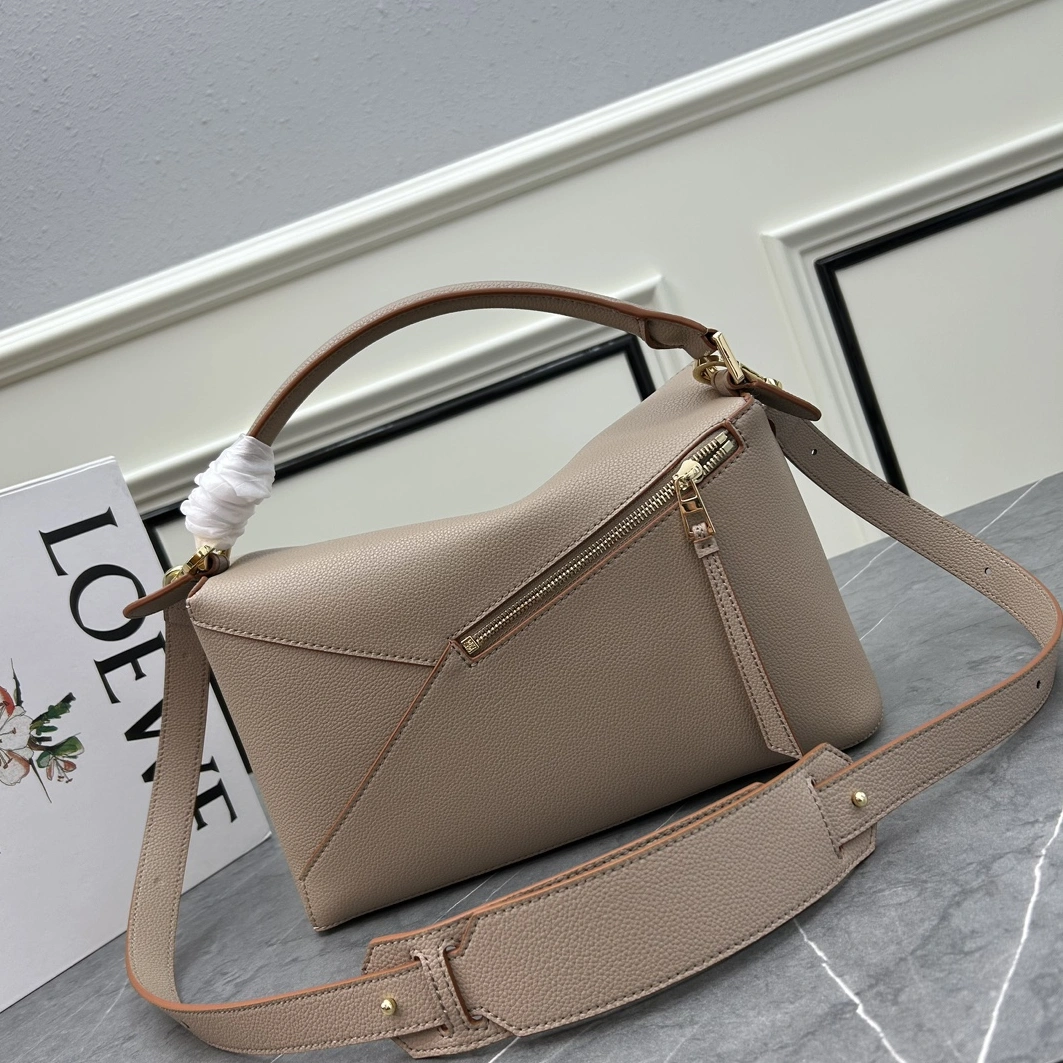 BestValue 9126 LOEWE AAA Quality Messenger Bags For Women