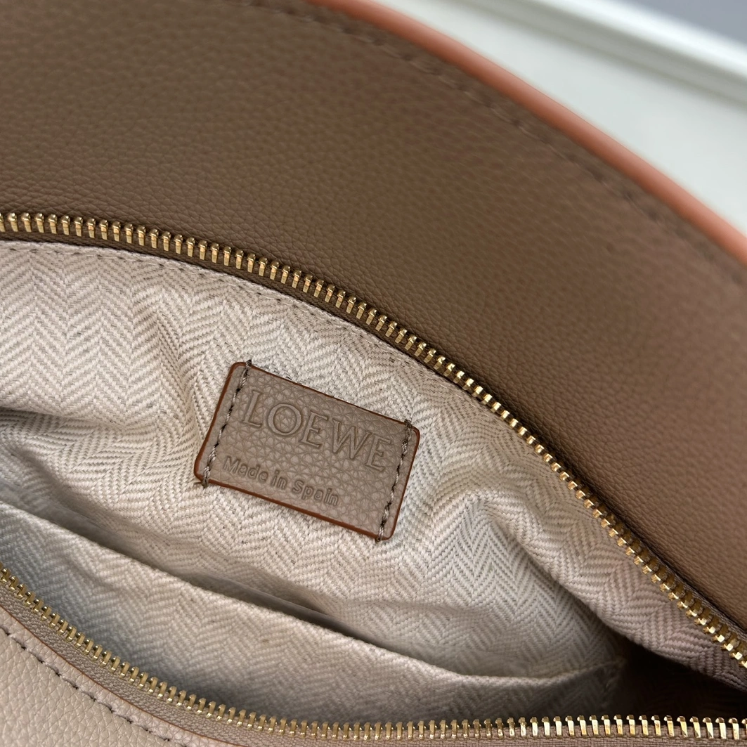 BestValue 9126 LOEWE AAA Quality Messenger Bags For Women
