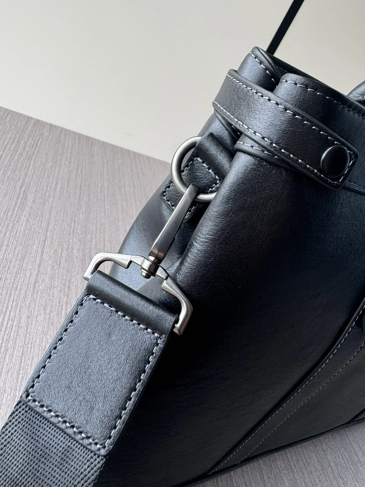 BestValue 9332 Prada AAA Man Handbags
