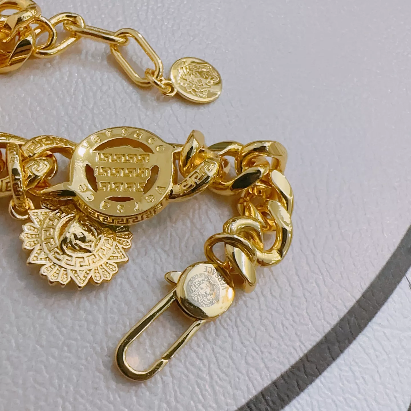 BestValue 9951 Versace Bracelets