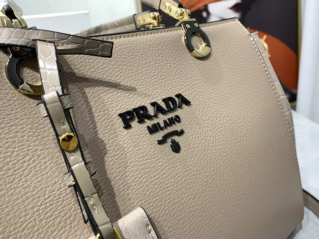 Bold 1172 Prada AAA Quality Handbags For Women