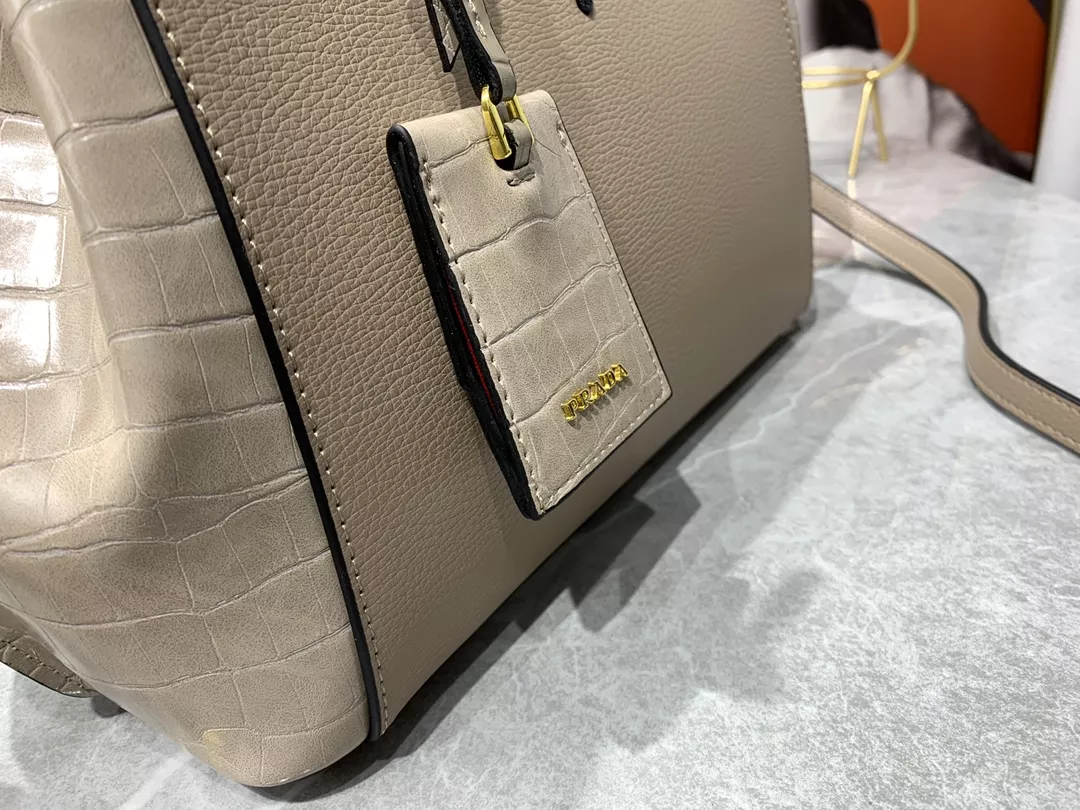 Bold 1172 Prada AAA Quality Handbags For Women