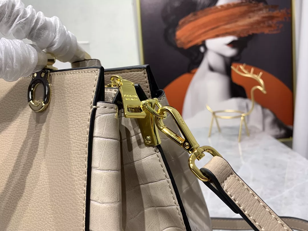 Bold 1172 Prada AAA Quality Handbags For Women