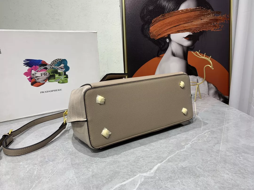 Bold 1172 Prada AAA Quality Handbags For Women