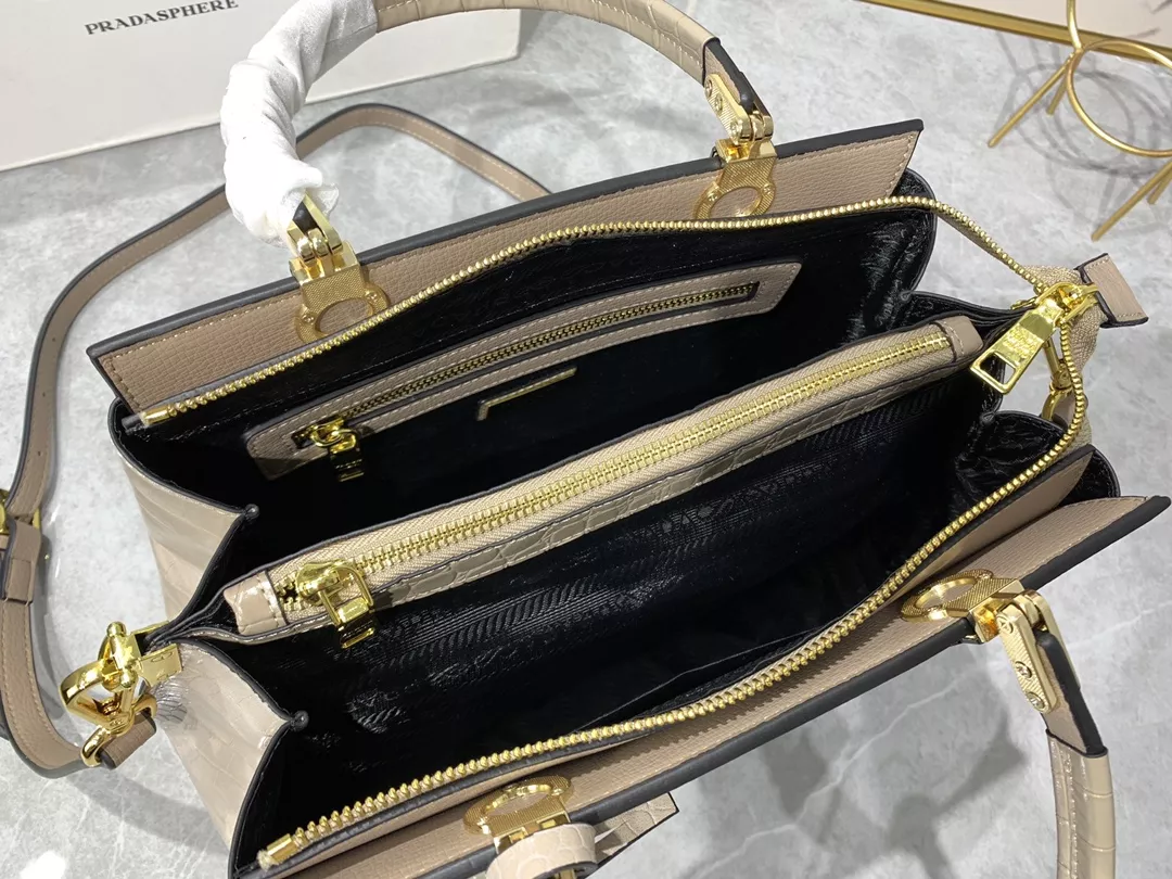 Bold 1172 Prada AAA Quality Handbags For Women