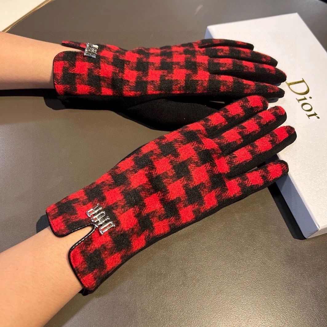 Bold 1321 Christian Dior Gloves