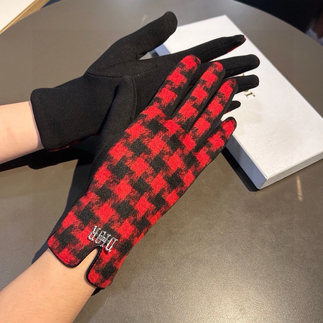 Bold 1321 Christian Dior Gloves