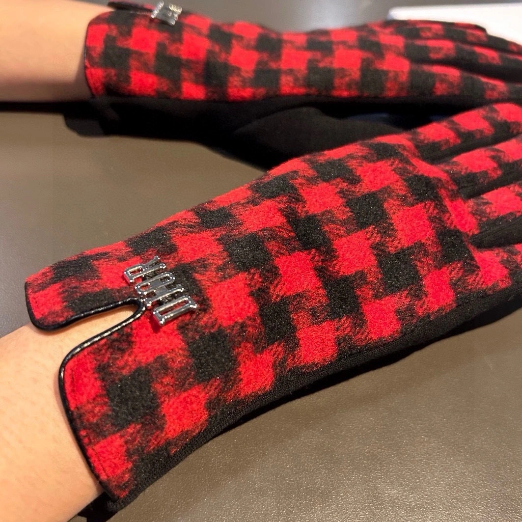 Bold 1321 Christian Dior Gloves