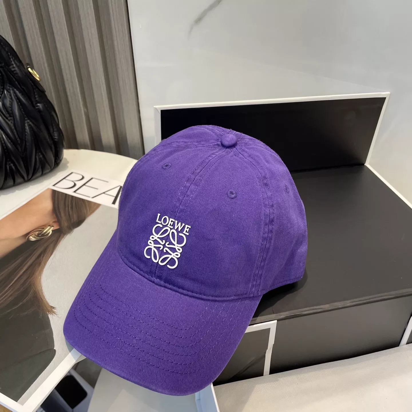 Bold 1654 LOEWE Caps
