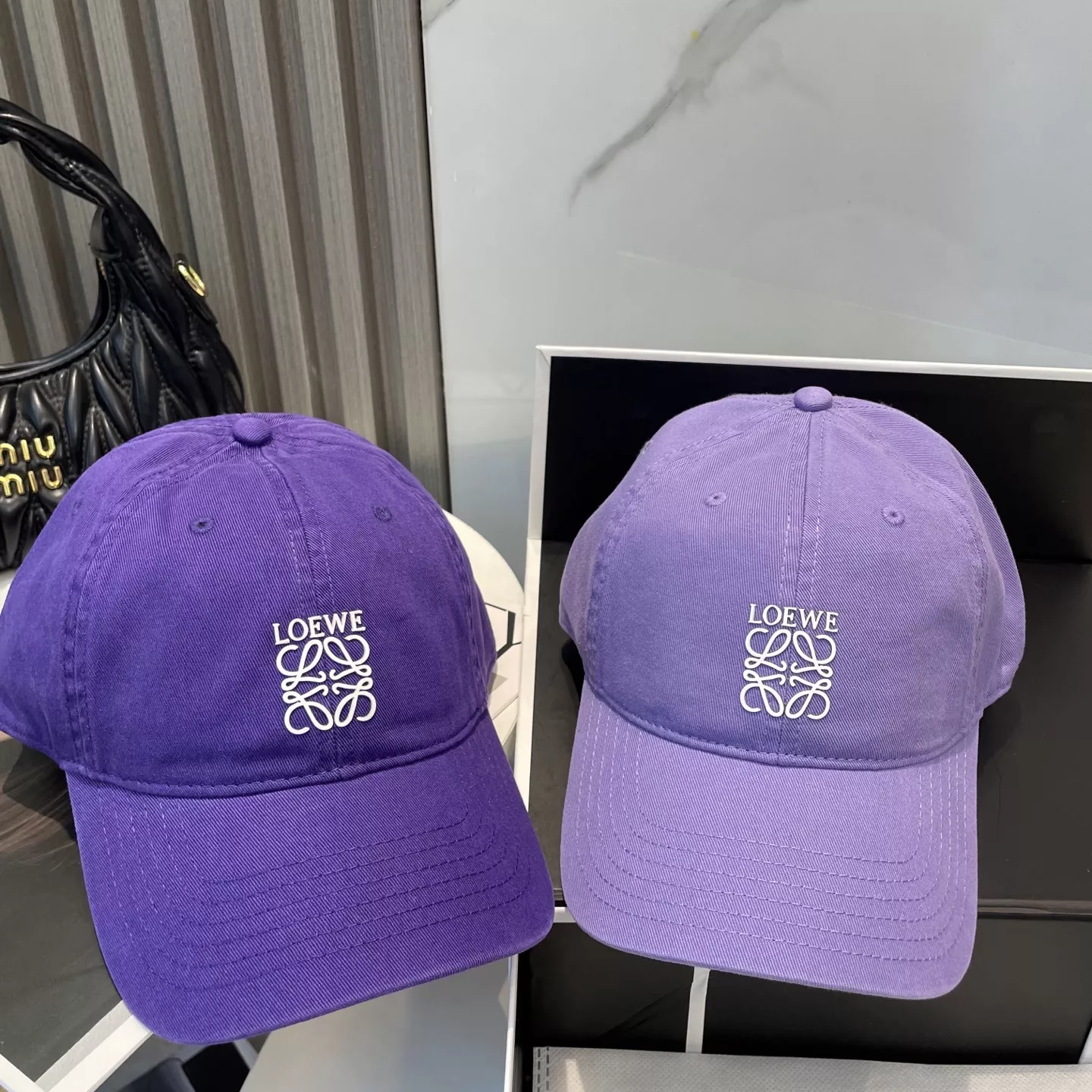 Bold 1654 LOEWE Caps
