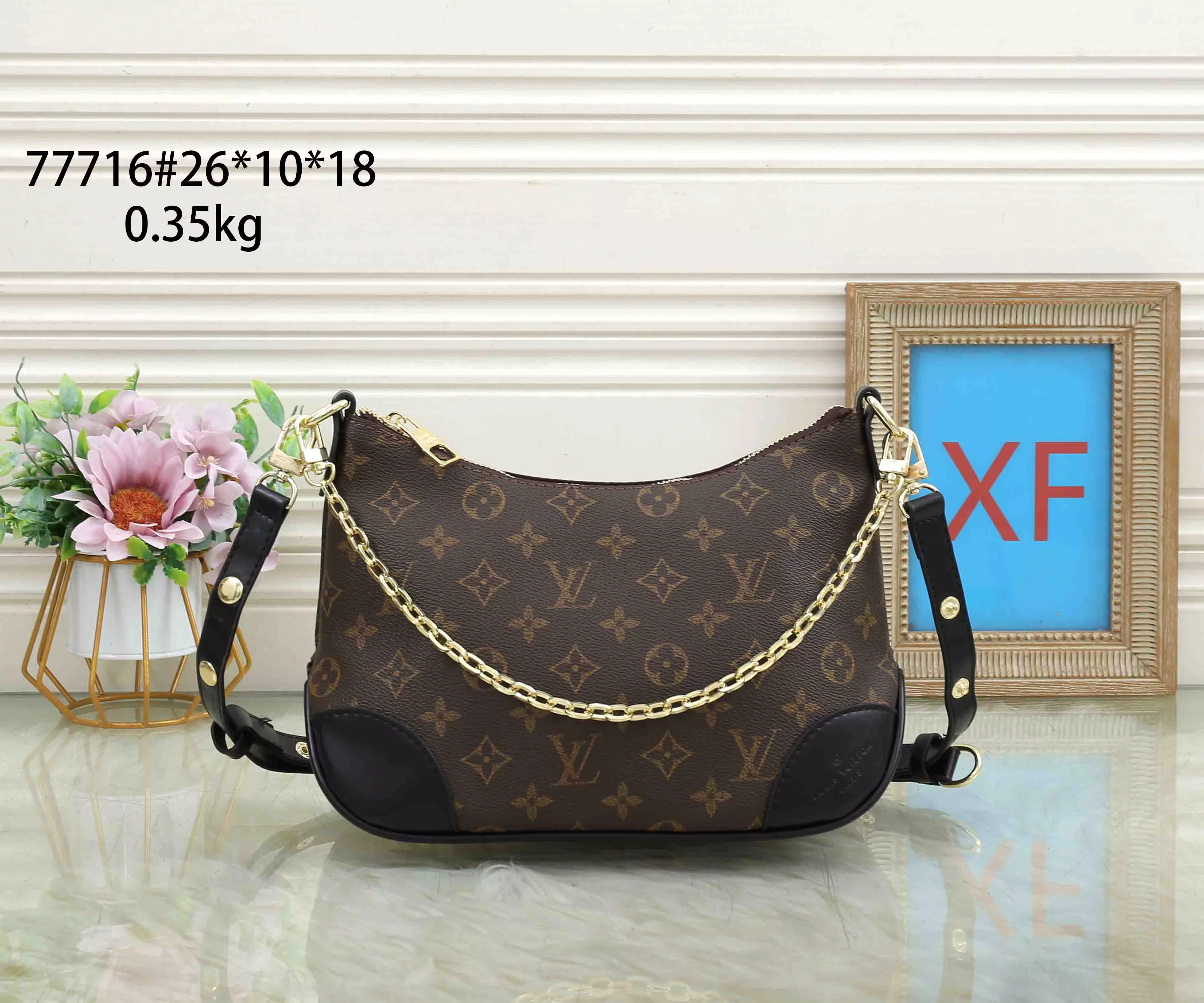 Bold 1733 Louis Vuitton Messenger Bags For Women