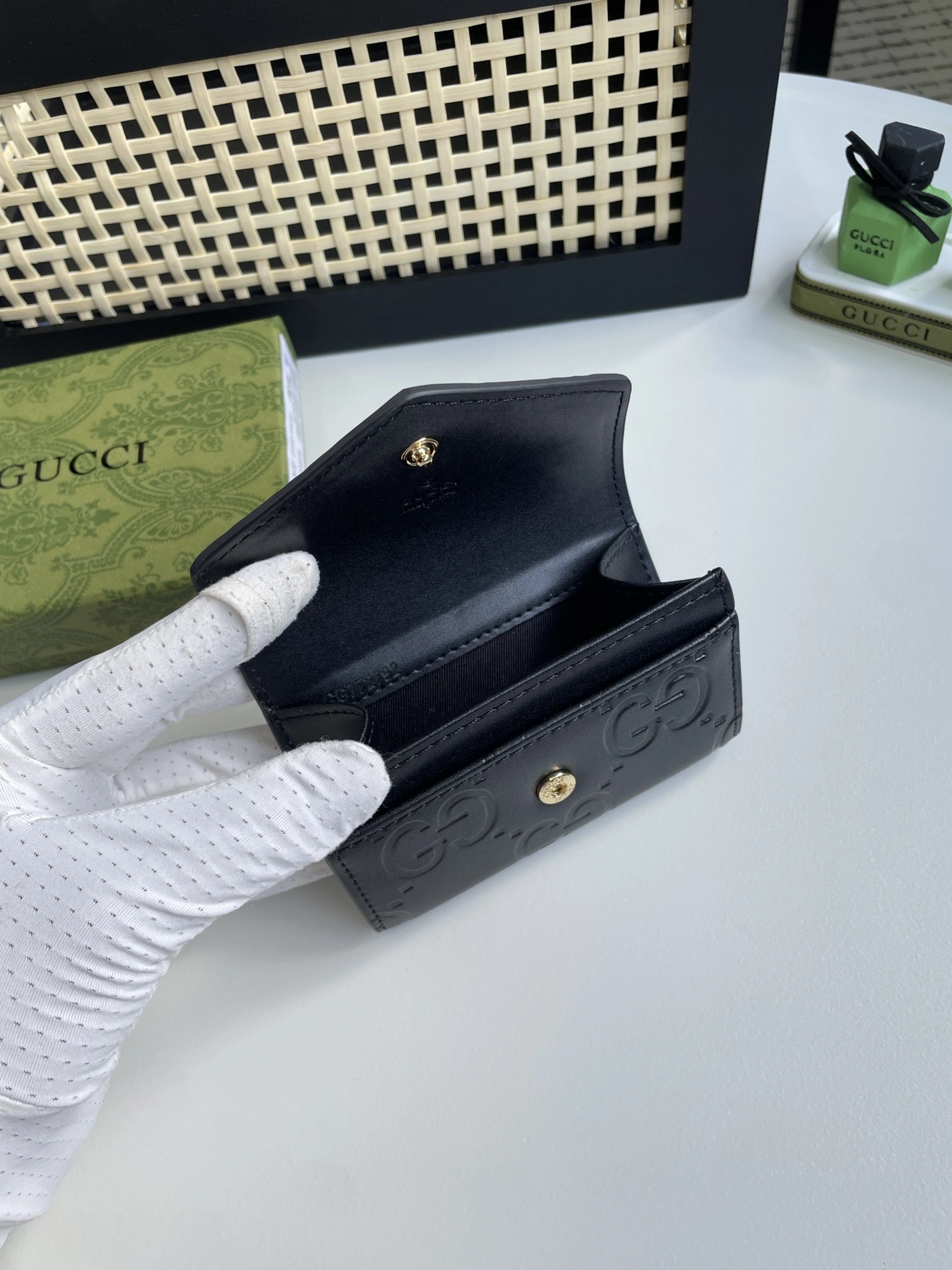 Bold 177 Gucci Card Case