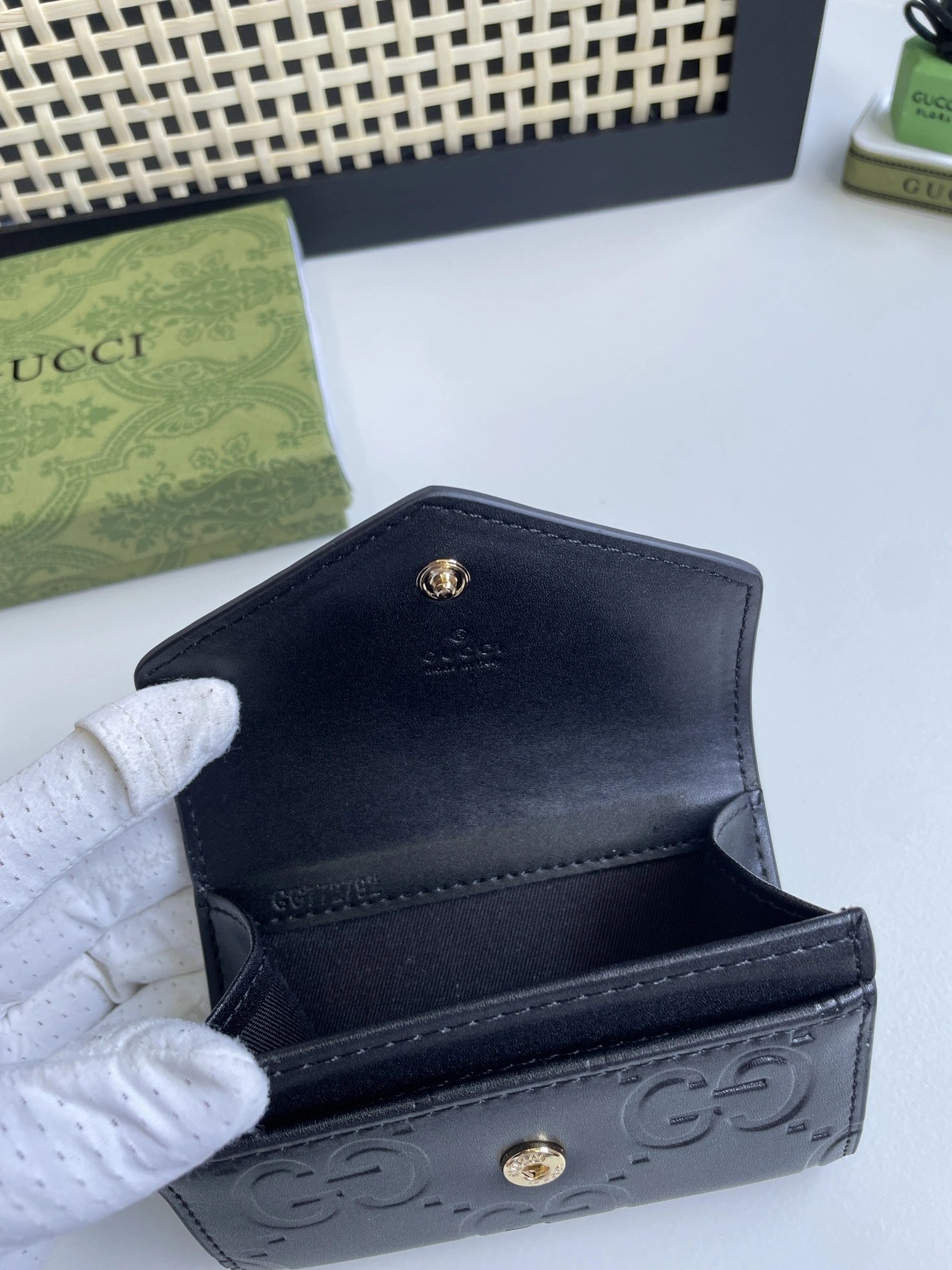 Bold 177 Gucci Card Case