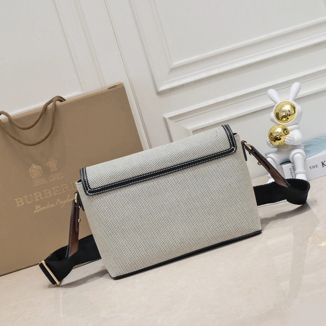 Bold 1774 Burberry AAA Quality Messenger Bags For Women