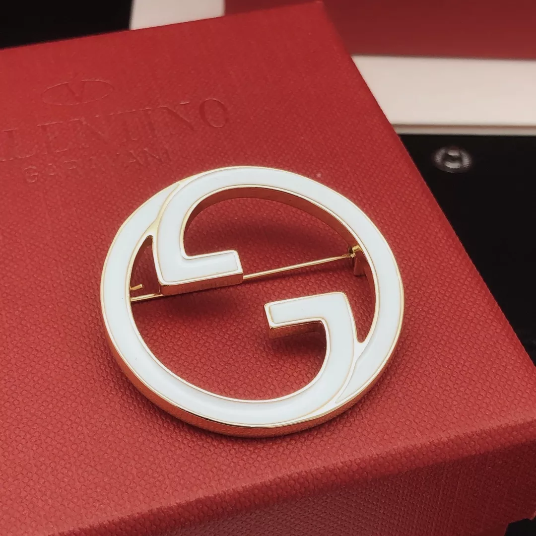 Bold 1804 Gucci Brooches For Women