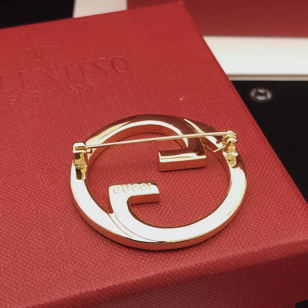 Bold 1804 Gucci Brooches For Women