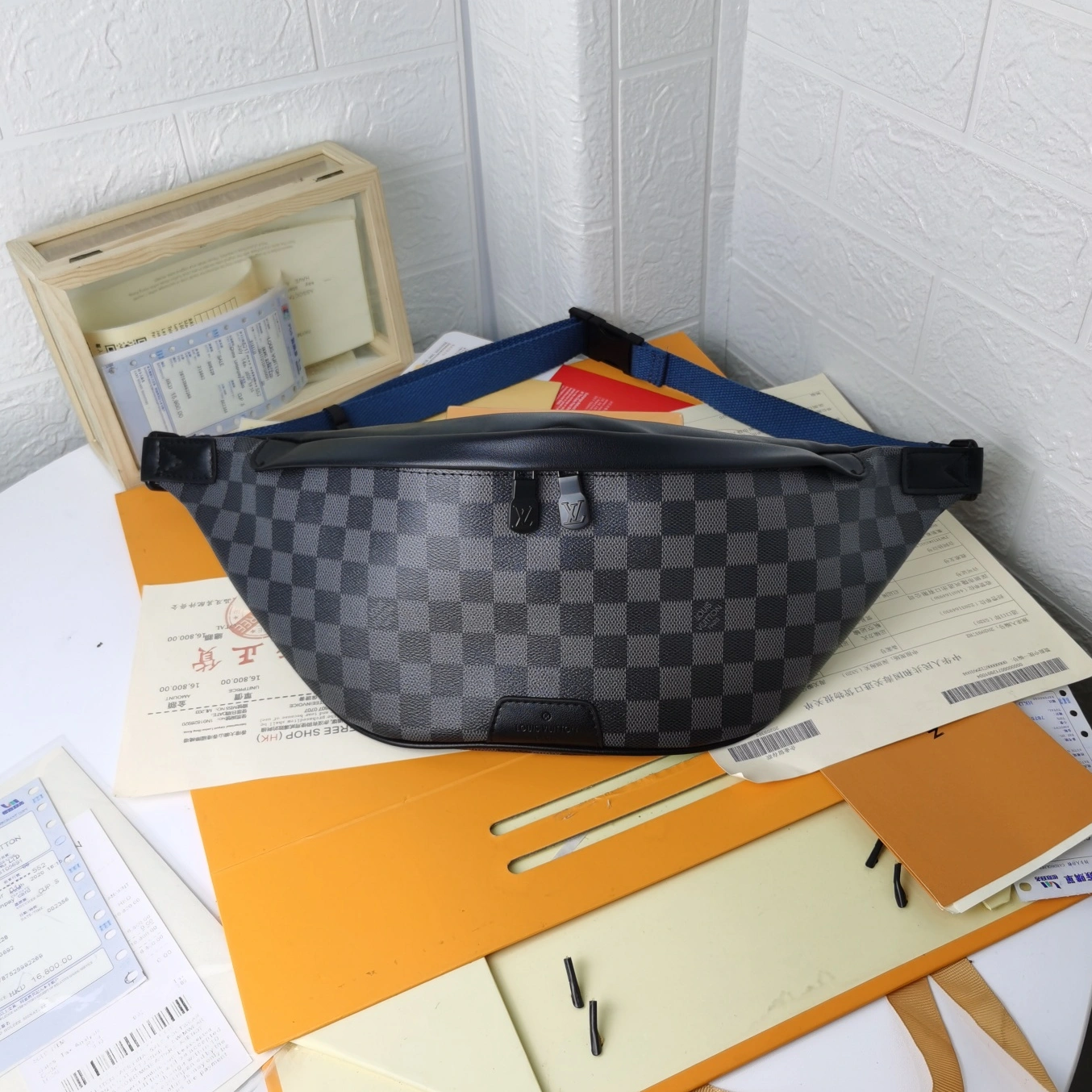 Bold 1876 Louis Vuitton LV AAA Man Pockets
