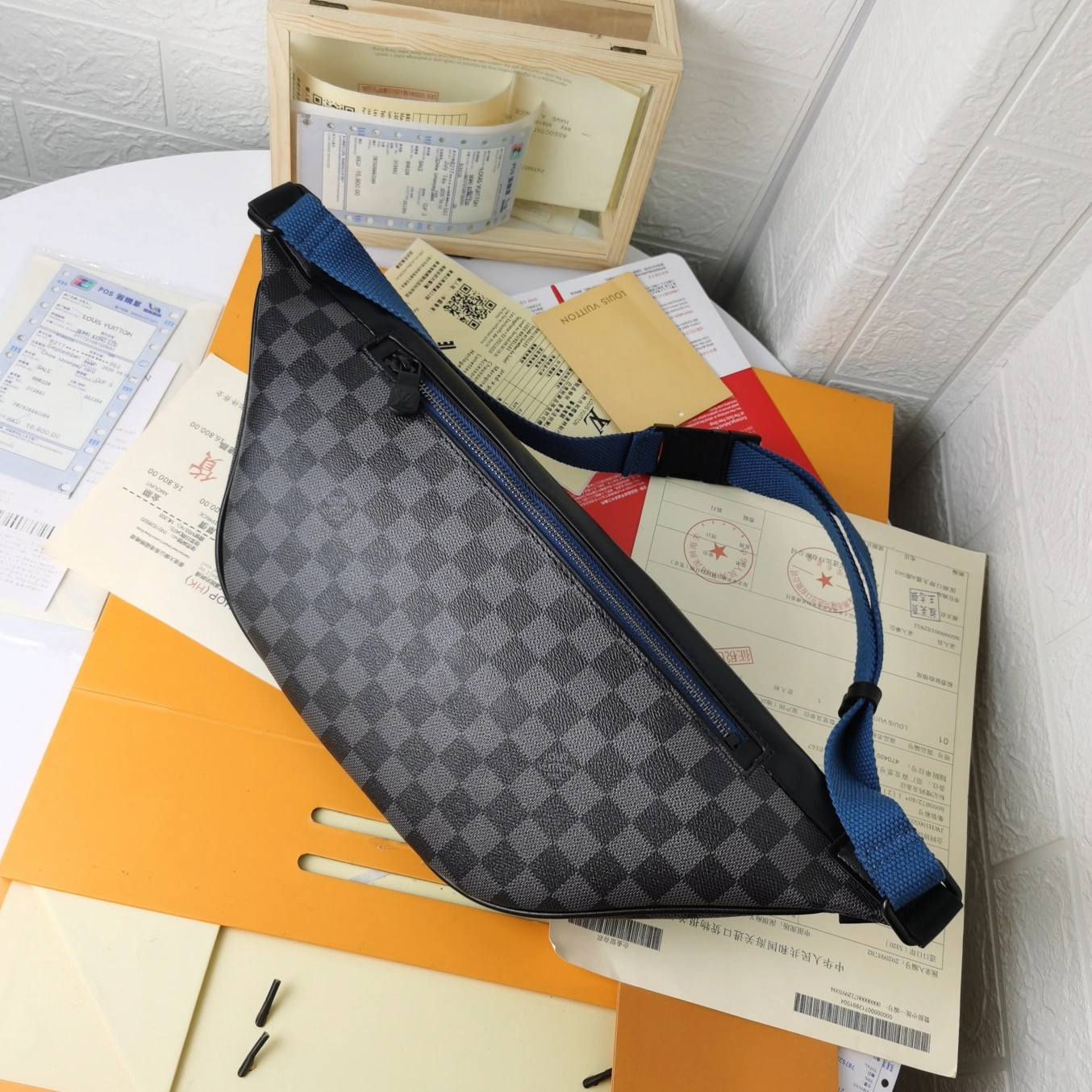 Bold 1876 Louis Vuitton LV AAA Man Pockets