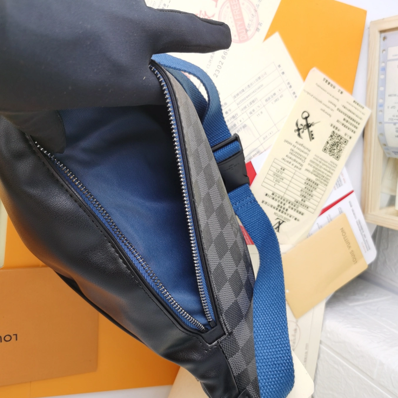 Bold 1876 Louis Vuitton LV AAA Man Pockets