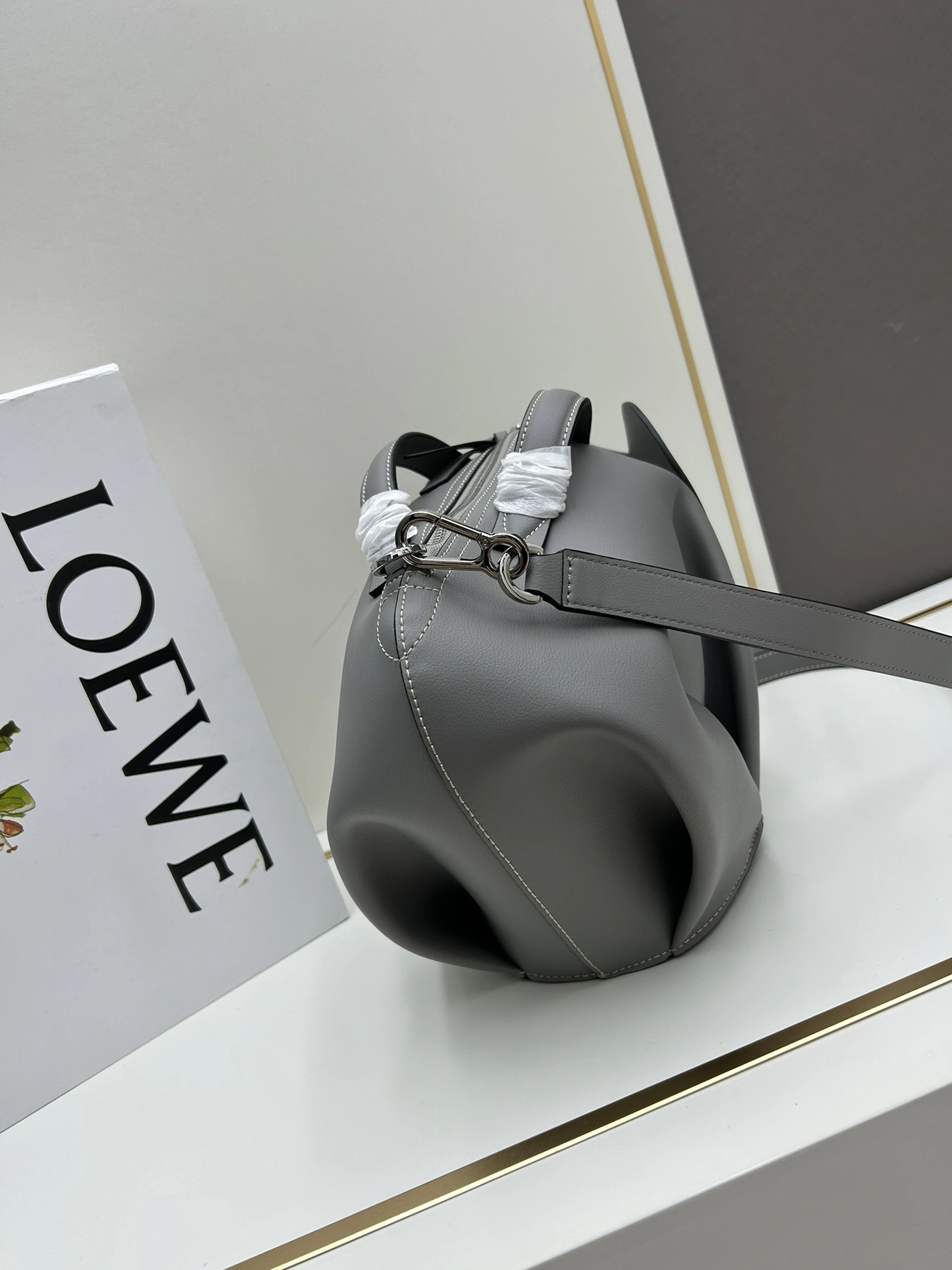 Bold 1948 LOEWE AAA Quality Handbags For Women