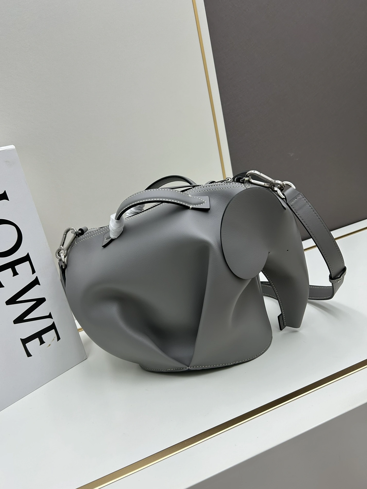 Bold 1948 LOEWE AAA Quality Handbags For Women