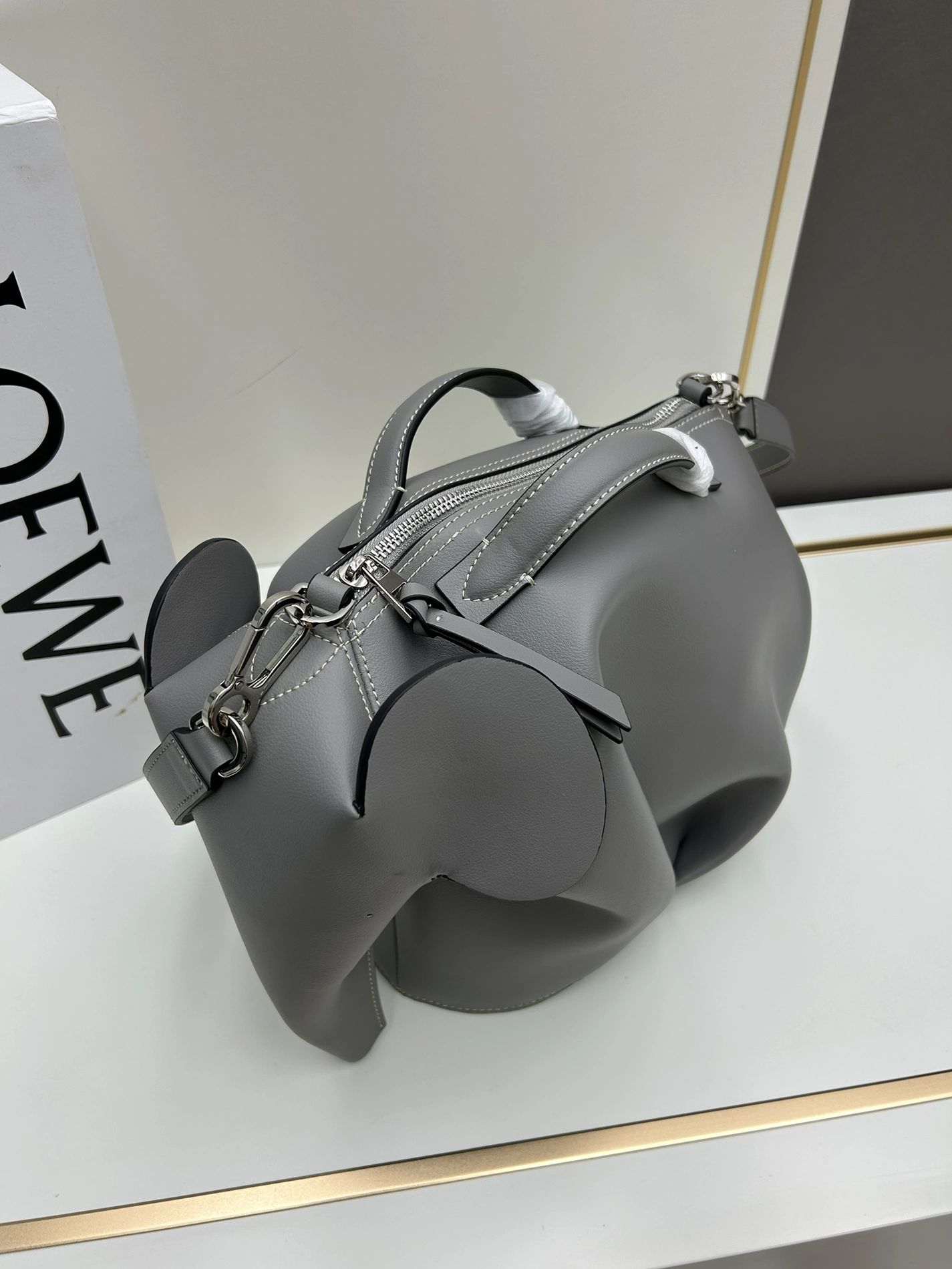 Bold 1948 LOEWE AAA Quality Handbags For Women