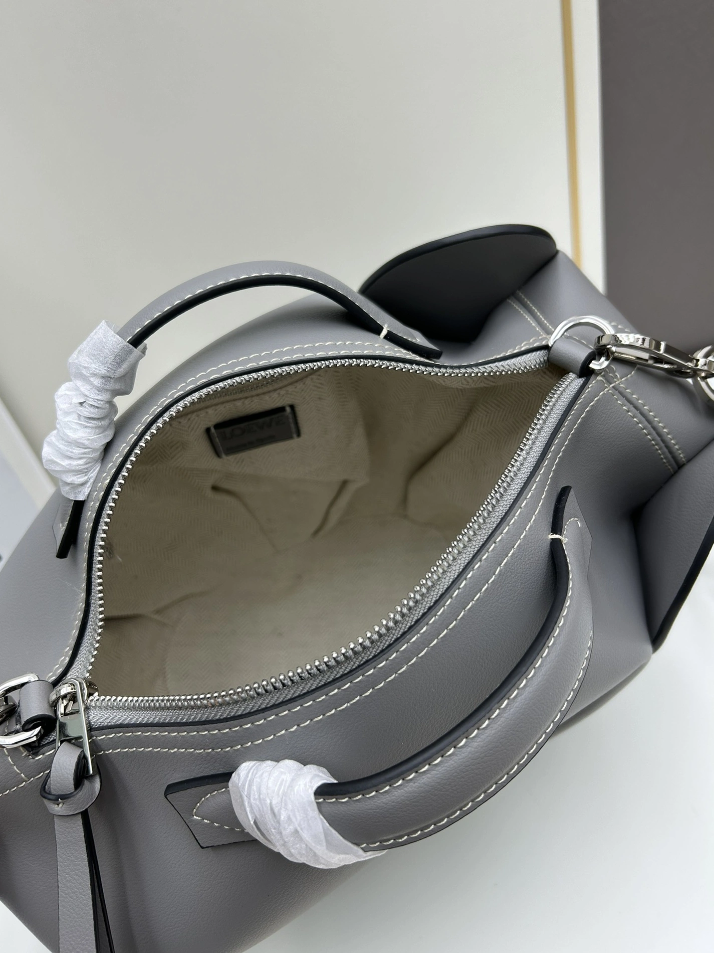 Bold 1948 LOEWE AAA Quality Handbags For Women