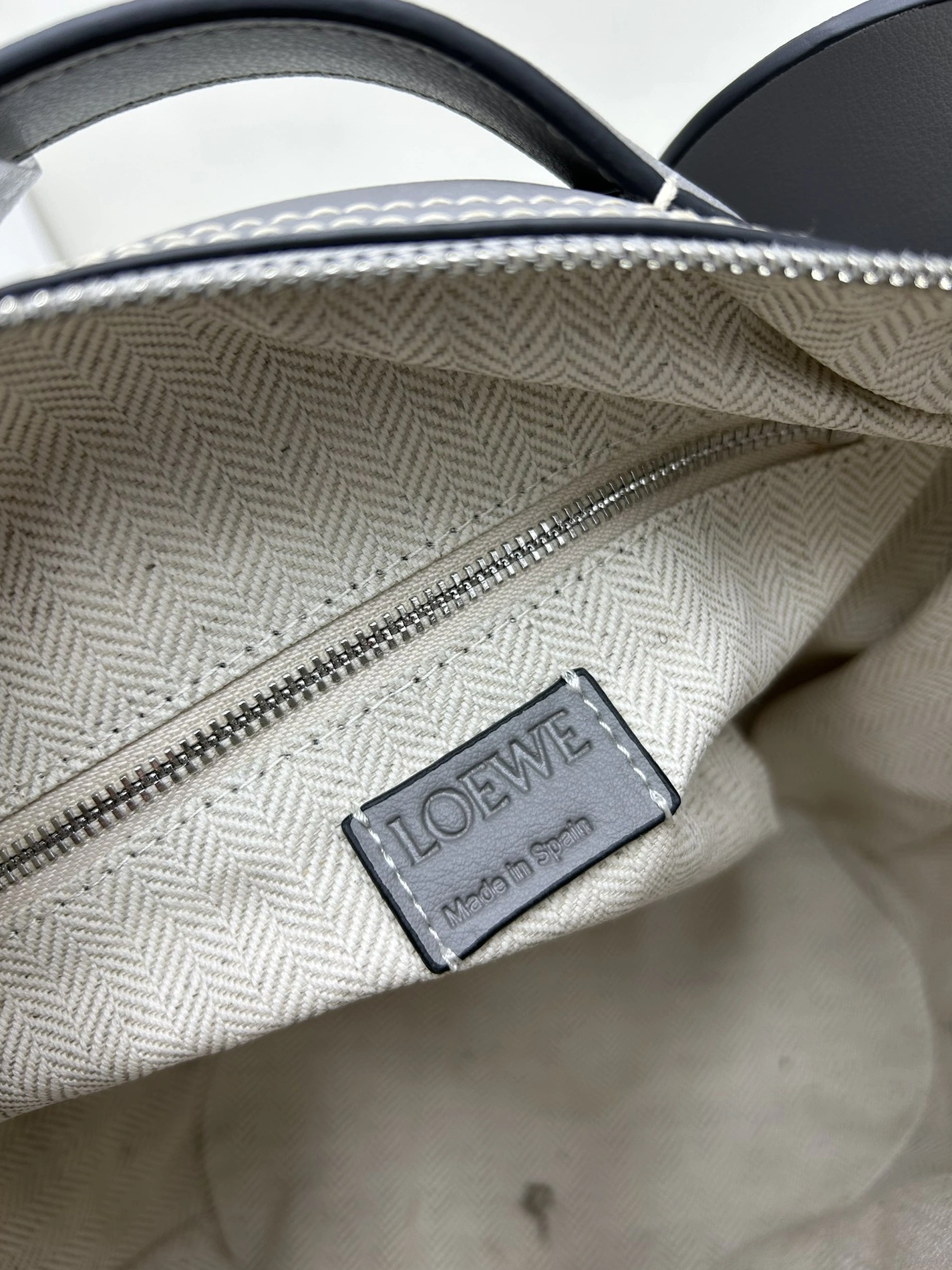 Bold 1948 LOEWE AAA Quality Handbags For Women