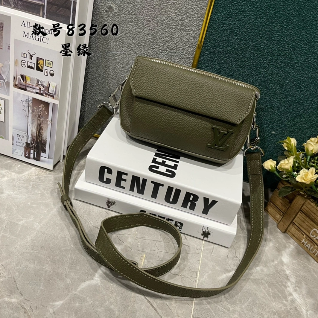 Bold 2200 Louis Vuitton AAA Man Messenger Bags