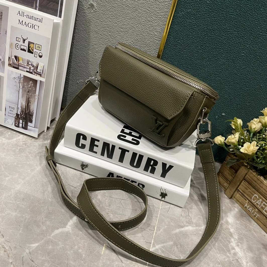 Bold 2200 Louis Vuitton AAA Man Messenger Bags