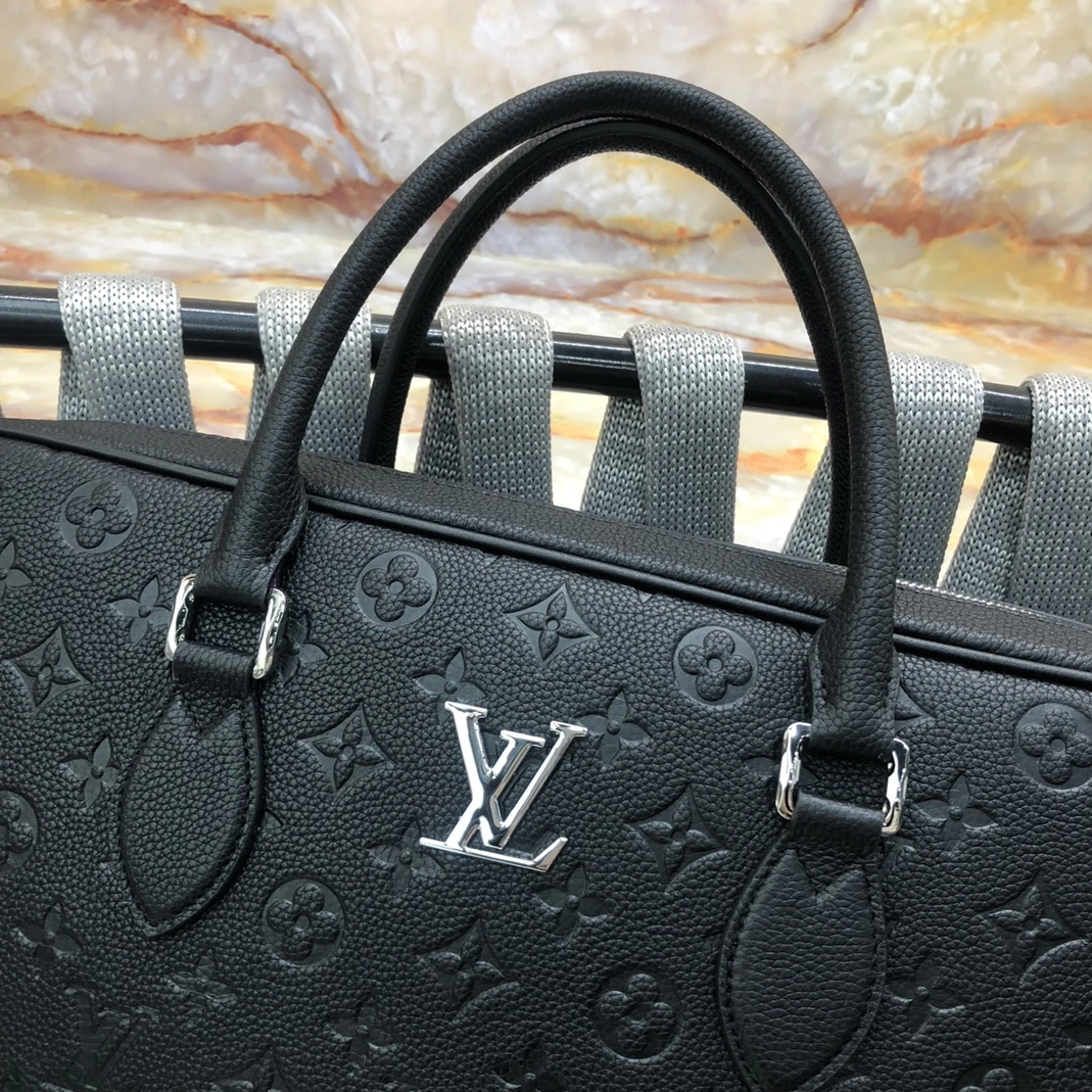 Bold 2207 Louis Vuitton AAA Man Handbags