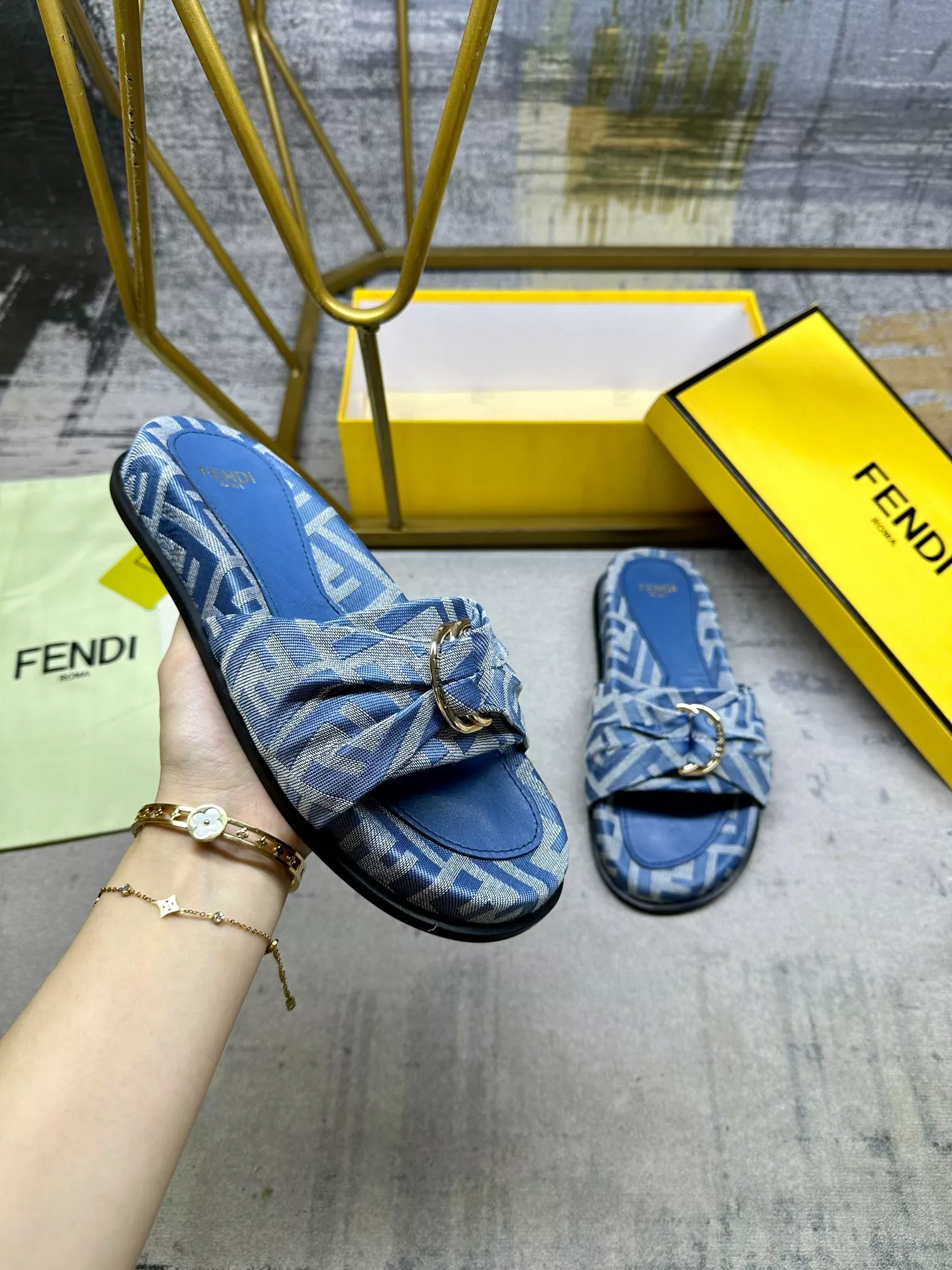 Bold 2433 Fendi Slippers For Women