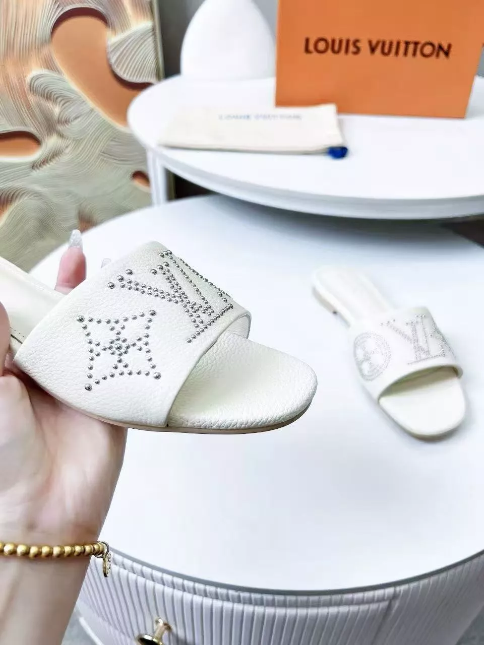 Bold 2531 Louis Vuitton Slippers For Women