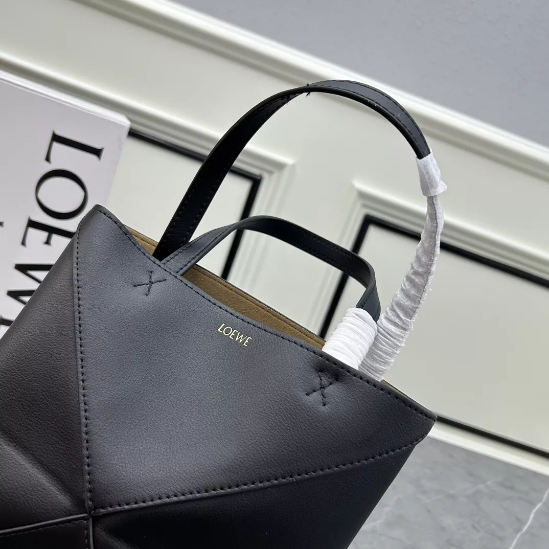 Bold 319 LOEWE AAA Quality Shoulder Bags For Women