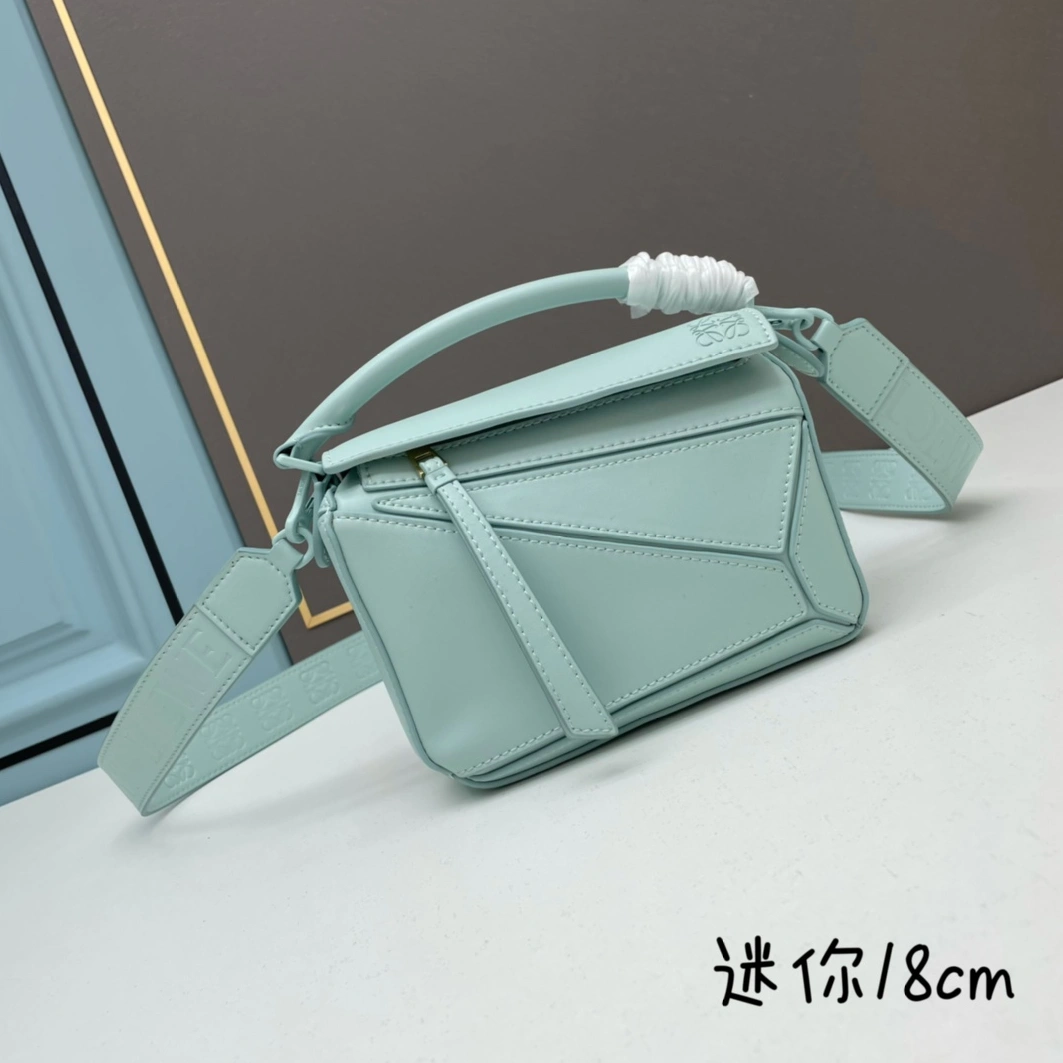 Bold 3410 LOEWE AAA Quality Messenger Bags For Women