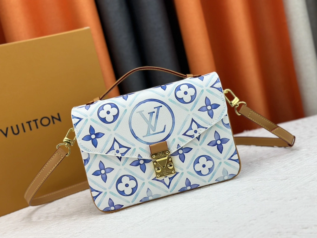 Bold 3533 Louis Vuitton AAA Quality Messenger Bags For Women