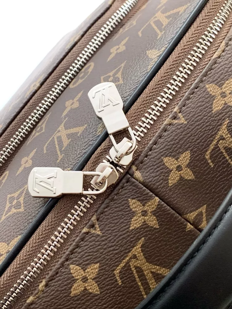 Bold 3701 Louis Vuitton LV AAA Man Backpacks