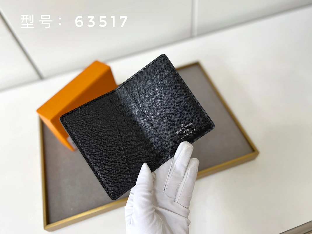 Bold 3882 Louis Vuitton LV Card Case For Unisex