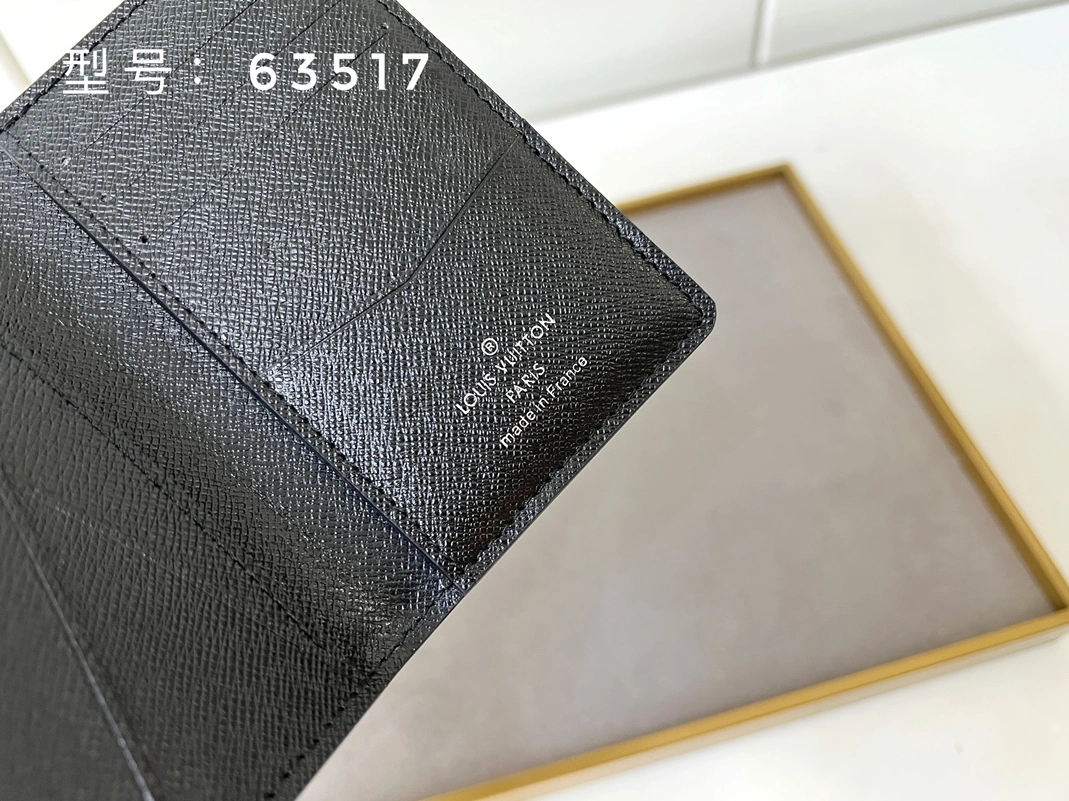 Bold 3882 Louis Vuitton LV Card Case For Unisex